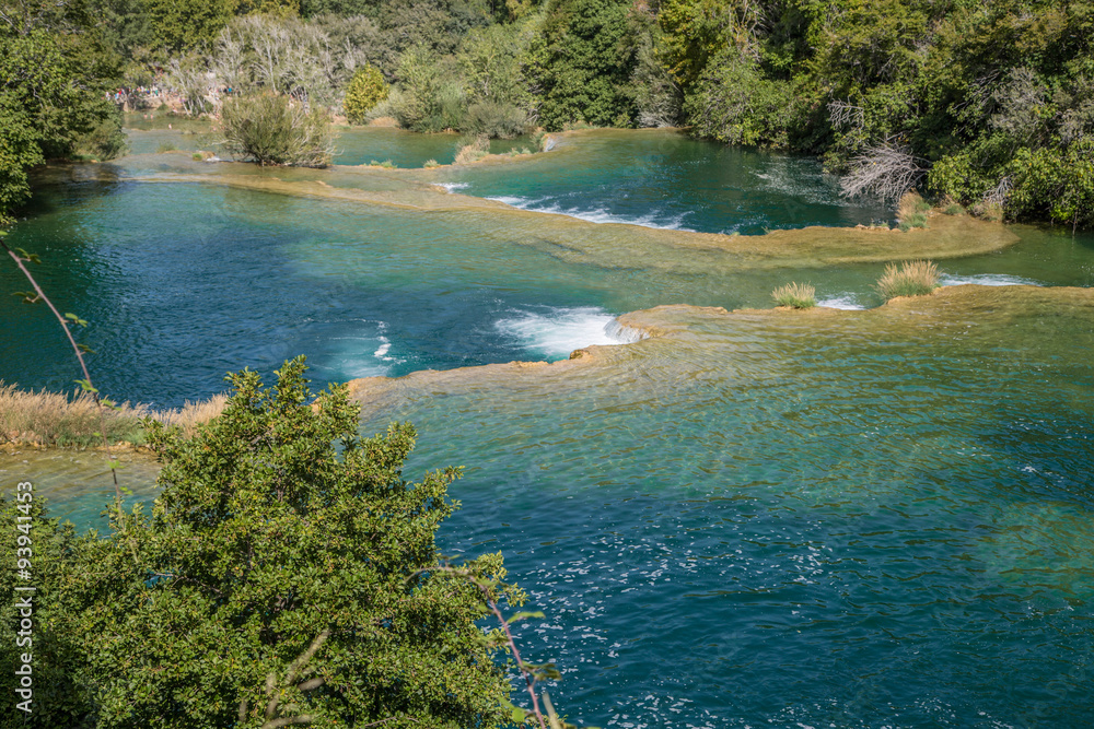 Obraz premium gigantische türkise, glasklare Wasserfälle