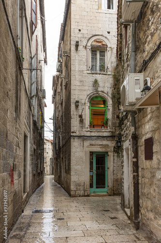 Fototapeta Naklejka Na Ścianę i Meble -  Narrow and empty alley or pedestrian street at the Diocletian'S Palance in Split, Croatia.