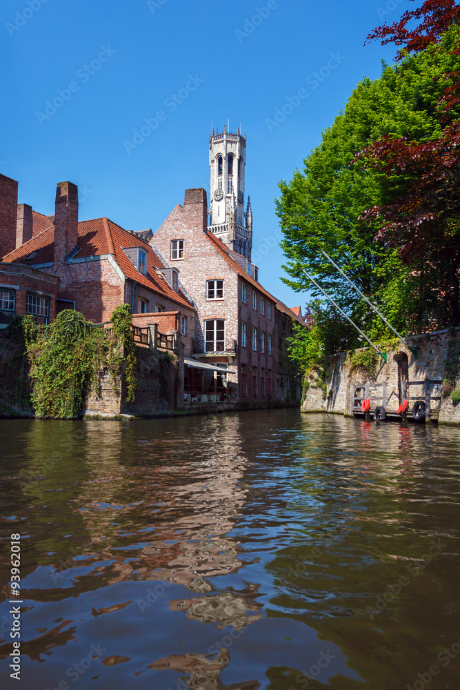 Obraz premium Old Houses along Rosenhoedkaai, Bruges.
