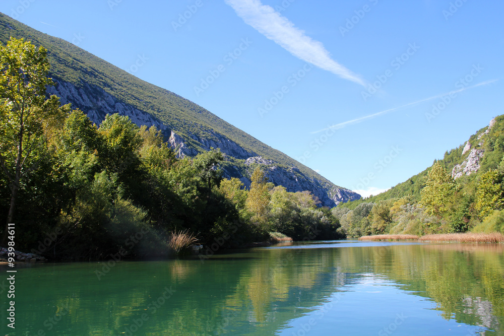Flusslandschaft des Cetina in Kroatien