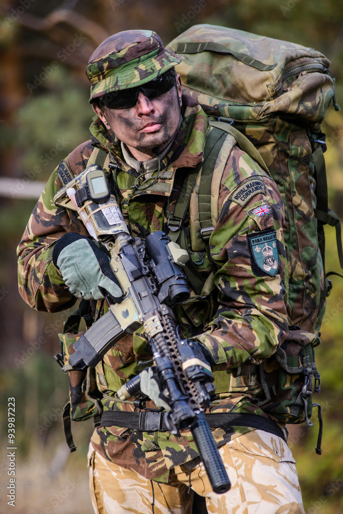 GB soldier in uniform with assault rifle/Portrait of soldier in uniform with assault rifle in his hands in forest