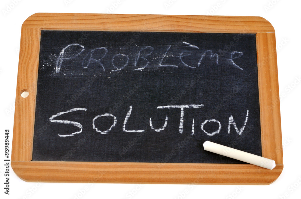 Ardoise avec écrit solution et problème effacé Ardoise avec écrit solution et problème effacé