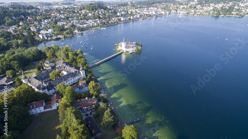 Gmunden, schloss ort,  Traunsee, Luftaufname, Österreich am Fuß vom Traunstein, austria