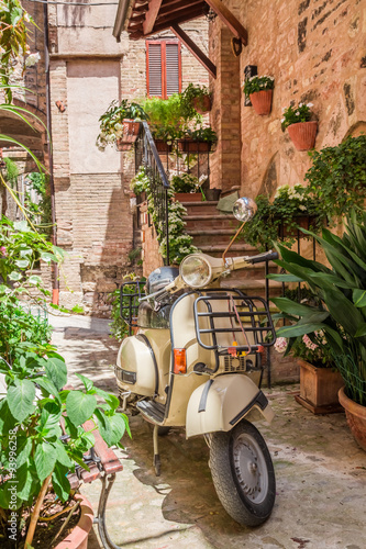 Fototapeta Naklejka Na Ścianę i Meble -  Vintage scooter on the beautiful porch in italy