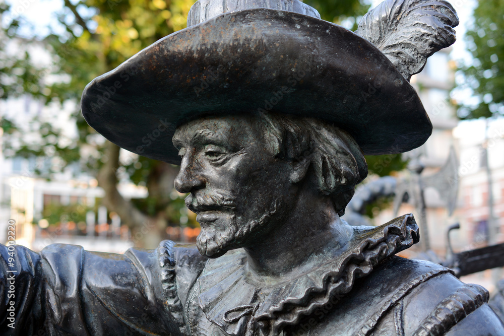 Denkmal oder Statue zur Nachtwache von Rembrandt auf der Rembrandtplein in Amsterdam