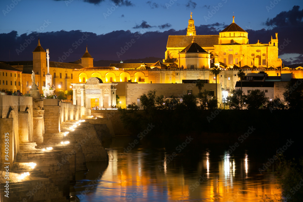  Famos Mosque (Mezquita) and Roman Bridge at night with