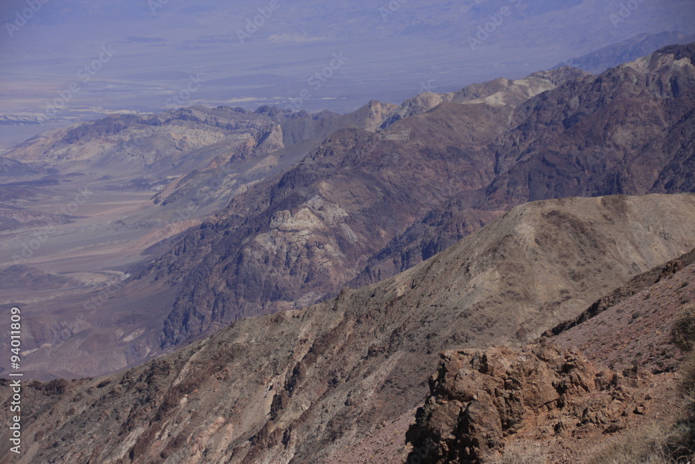paysage rocailleux de la Vallée de la mort