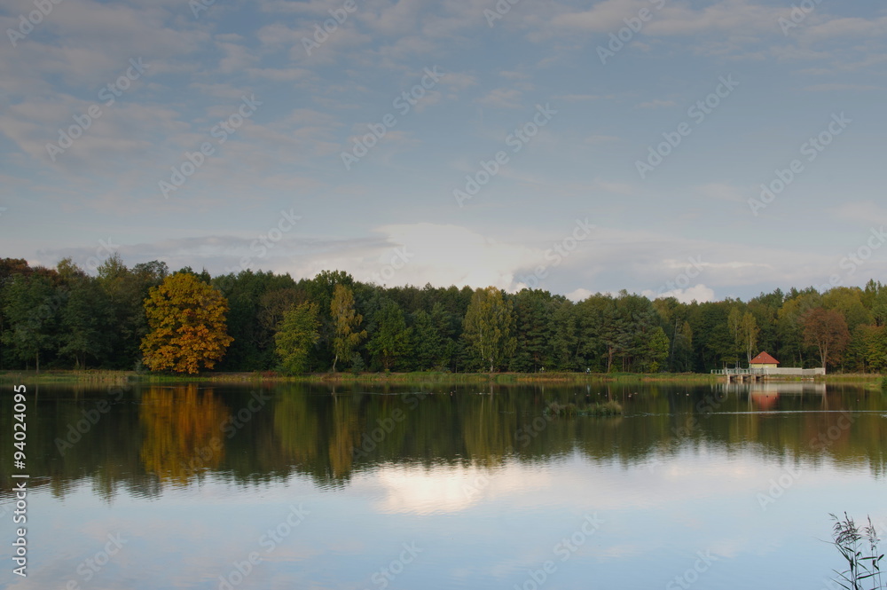 Jesień nad wodą.