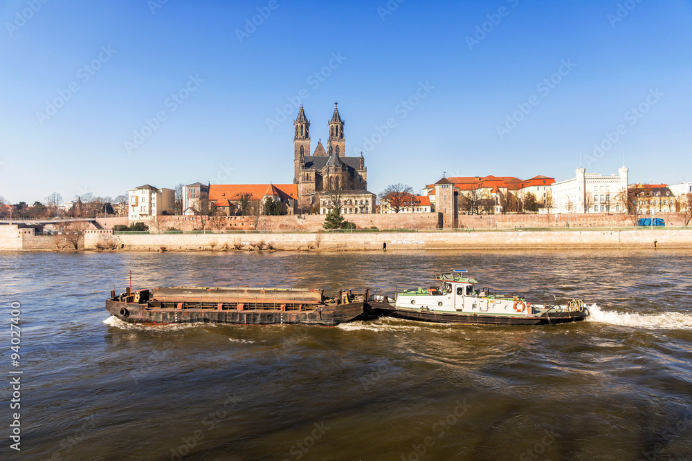Elbe und Dom in Magdeburg