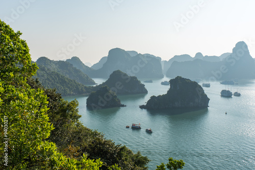 Halong Bay Vietnam © Simon Dannhauer