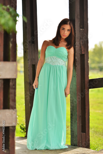 sexy femme en robe verte © muro