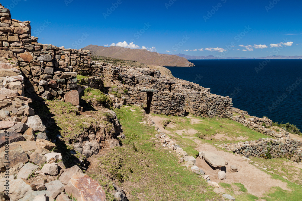 Chincana ruins at Isla del Sol (Island of the Sun) in Titicaca lake, Bolivia Chincana ruins at Isla del Sol (Island of the Sun) in Titicaca lake, Bolivia