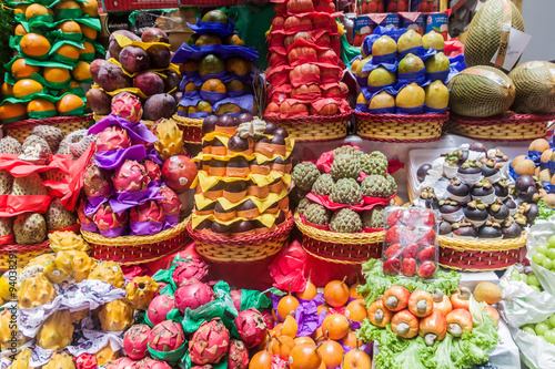 Tableau sur toile Fruit stacked at a stall in Mercado Municipal market in Sao Paulo, Brazil