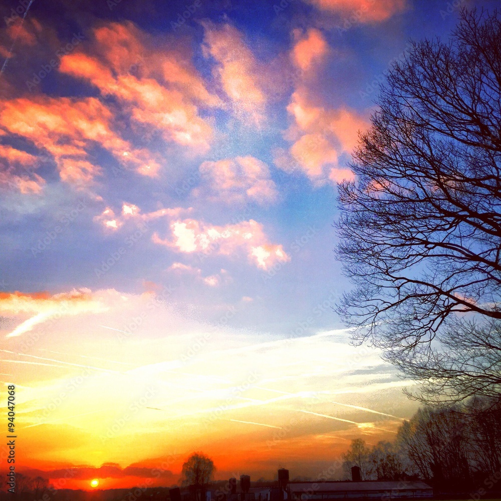 Obraz premium sunset over farmland