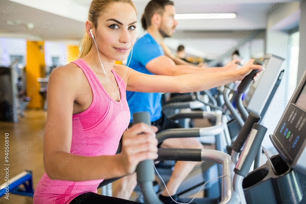 Fit blonde using the step machine