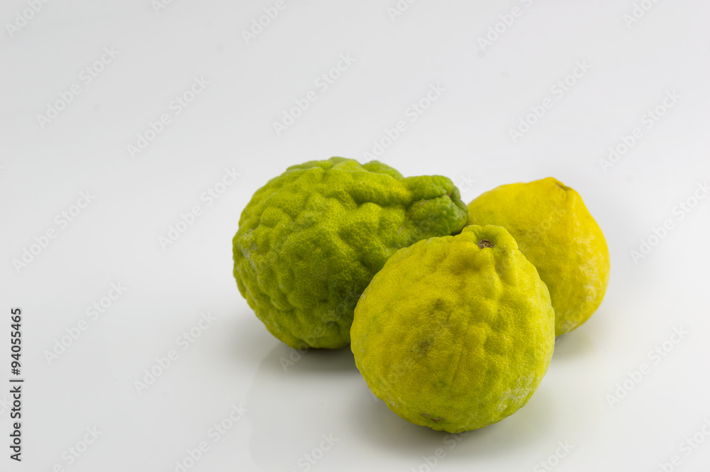 Obraz premium Bergamot fruit on isolate background and copy space
