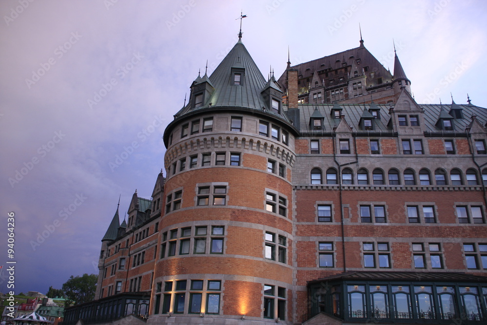 une façade du chateau Frontenac une façade du chateau Frontenac