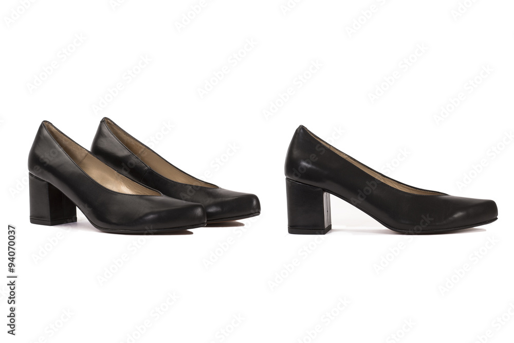 Zapatos Negros de mujer sobre fondo blanco aislado. Vista de frente. Copy  space Stock Photo