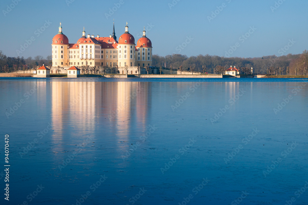 Schloss Moritzburg an einem klaren Wintertag