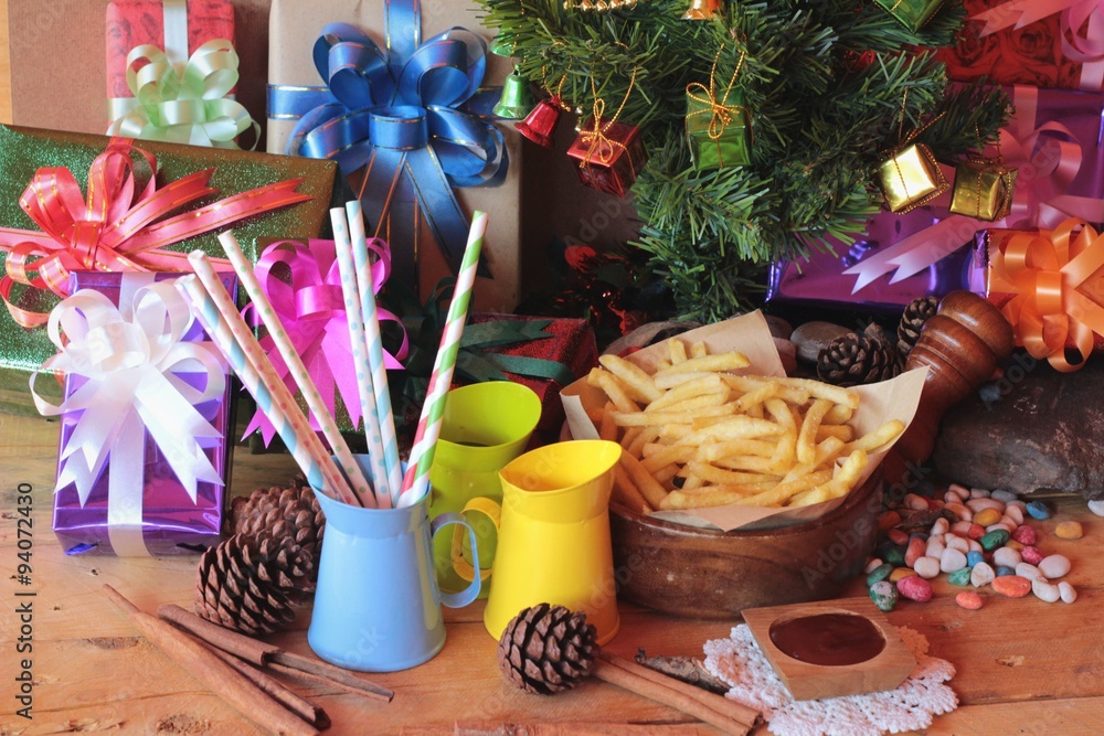 Gift boxes and french fries to celebrate Christmas.