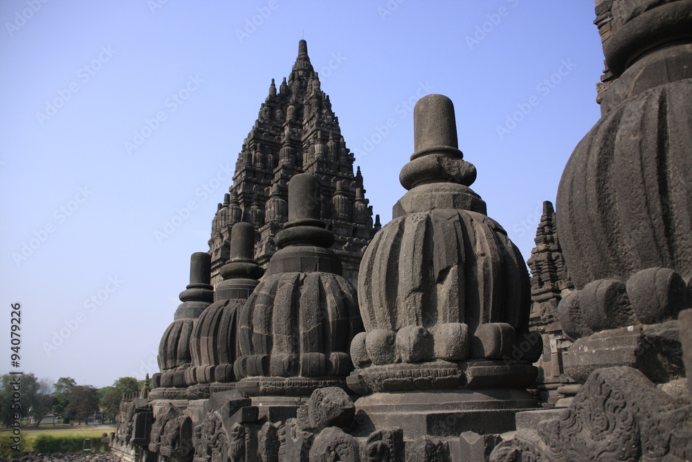 pierres sculptées à Prambanan