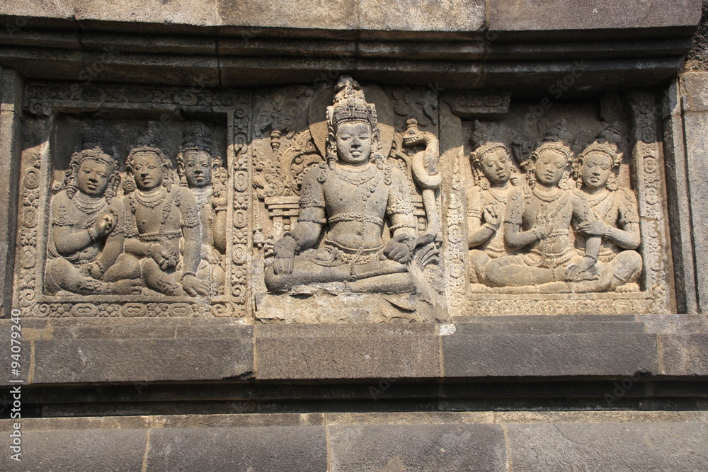 un bas relief à Prambanan