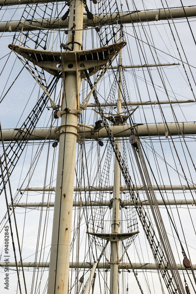 Takelage und Masten eines großen Segelschiffes Takelage und Masten eines großen Segelschiffes