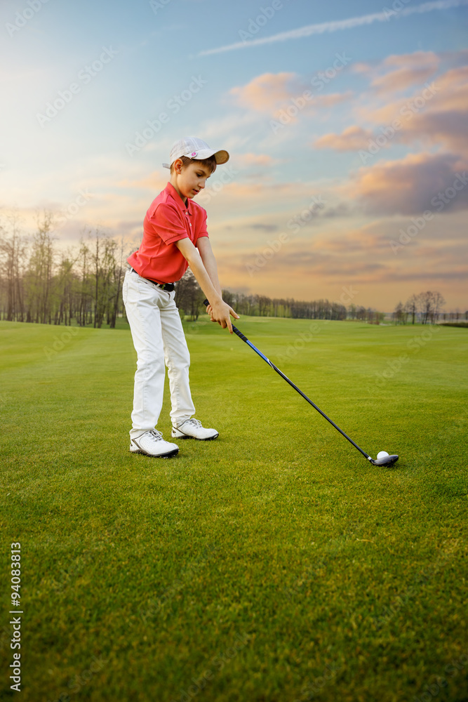 Fototapeta premium Boy playing golf