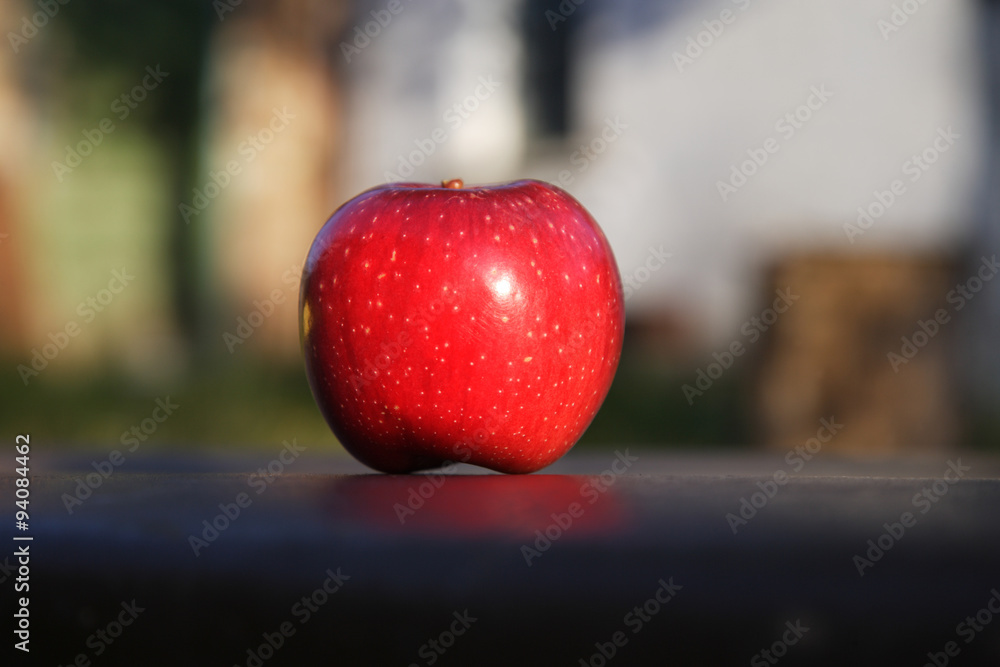 Красное яблоко на столе Stock Photo | Adobe Stock