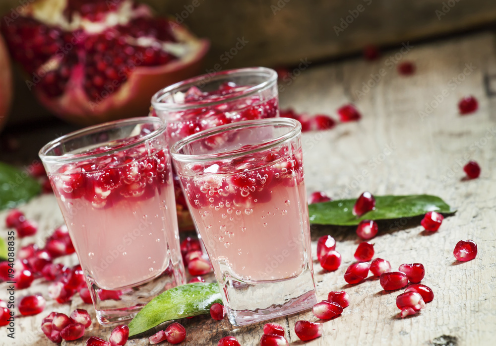 Carbonated refreshing pomegranate drink from the garnet grains, Carbonated refreshing pomegranate drink from the garnet grains,