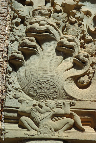 Cambodge, statue naga à Angkor Vat