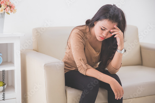 Fotografie depress woman touching her fore head