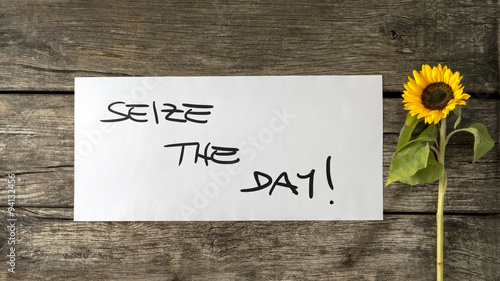 Obraz na plátně Seize the day message written on white card
