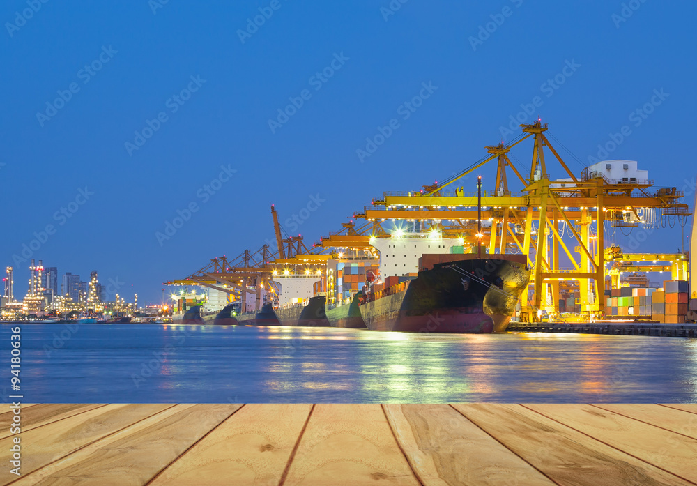 Gantry crane loading and unloading cargo container from cargo ship at ...