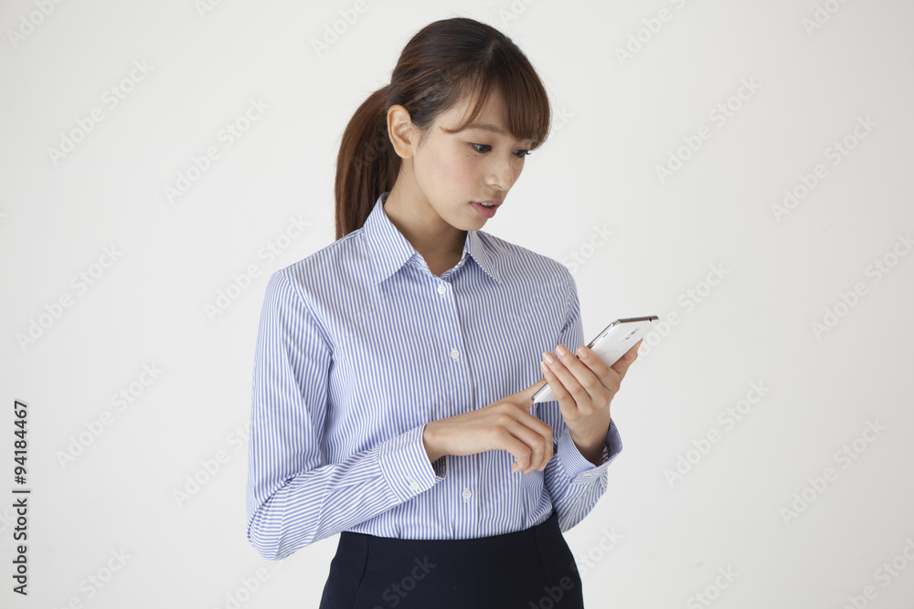 Young women are the Internet on smartphones Young women are the Internet on smartphones