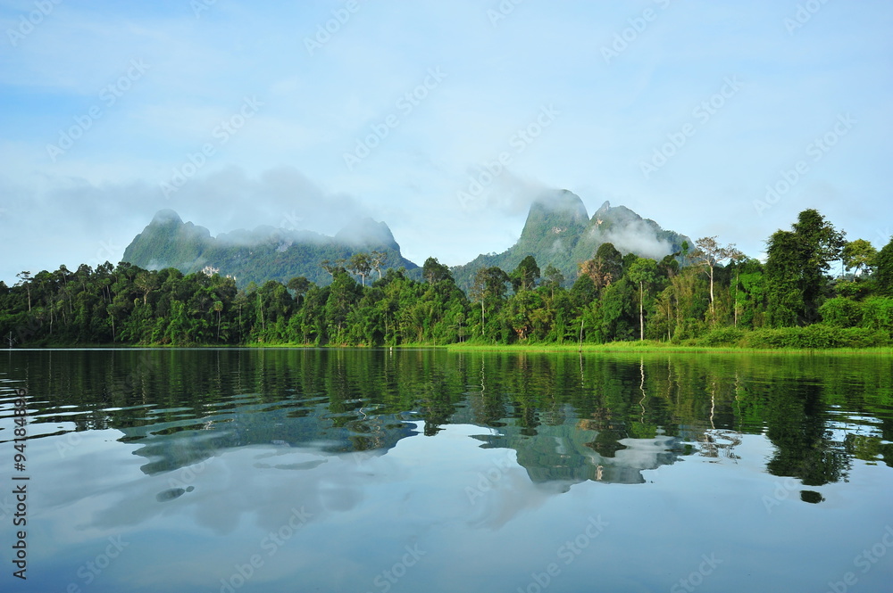 Naklejka premium Lake and Mountains at Sunrise