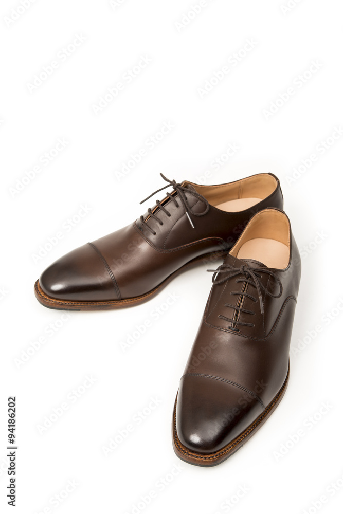 男性用の茶色の革靴