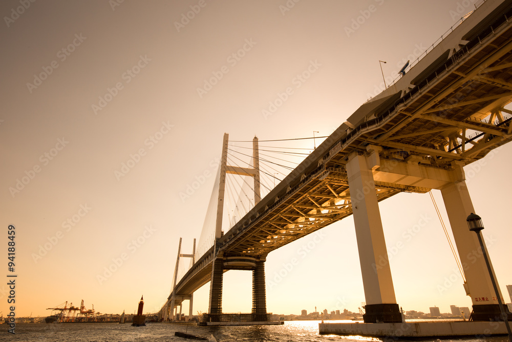 Naklejka premium 横浜ベイブリッジ