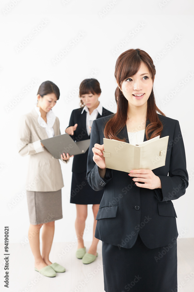 仲の良いビジネスウーマン