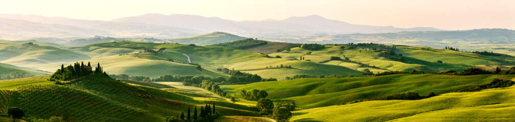 Leinwandbilder Panoramafotos Grünes Frühlingspanorama mit sanfter Landschaft  © gkrphoto