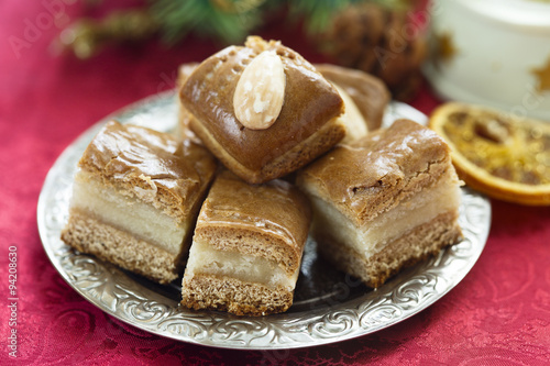 Wallpaper Mural Gingerbread cake Torontodigital.ca