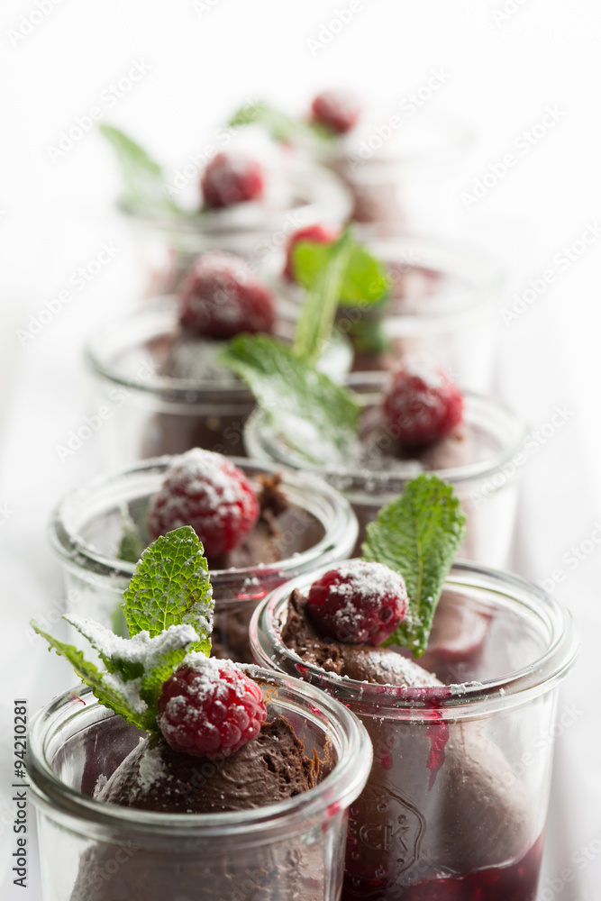 Mousse auf Chocolat im Becher Mousse auf Chocolat im Becher