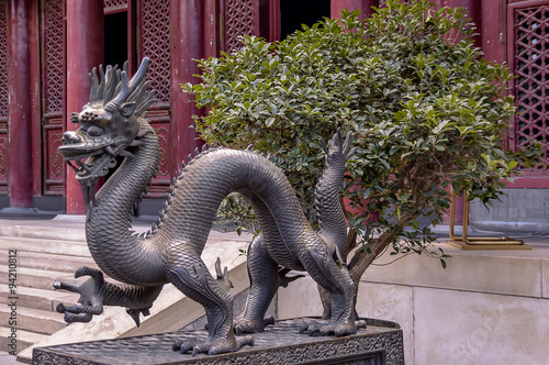 Drachenfigur am neuen Sommerpalast in Peking