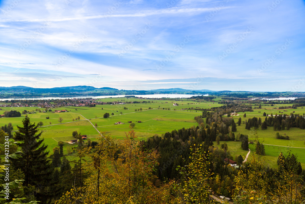 Fototapeta premium Green fields next to Neuschwanstein
