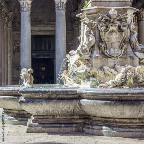 fountain / Fountain in front of the entrance of the Pantheon in Rome 