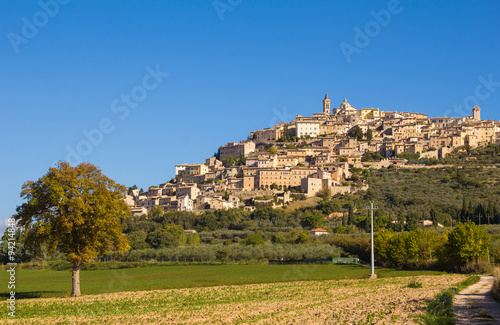 Foto panoramica del borgo di Trevi in Umbria