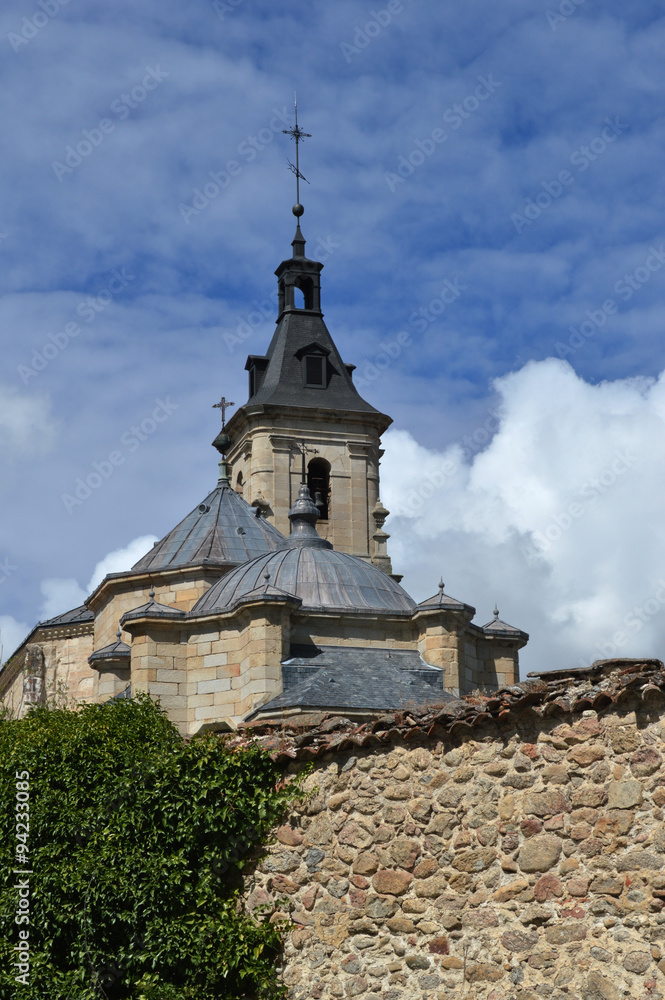 Cúpula y torre de iglesia 