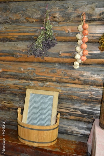 Foto Wooden bucket and washboard in a village house
