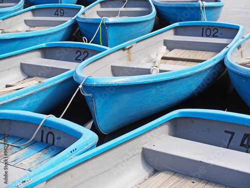 Photo group of blue rowboat at river