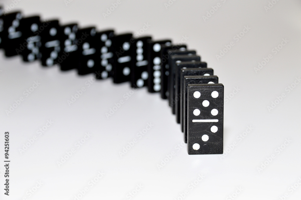 Aufgestellte Dominosteine - Dominoeffekt